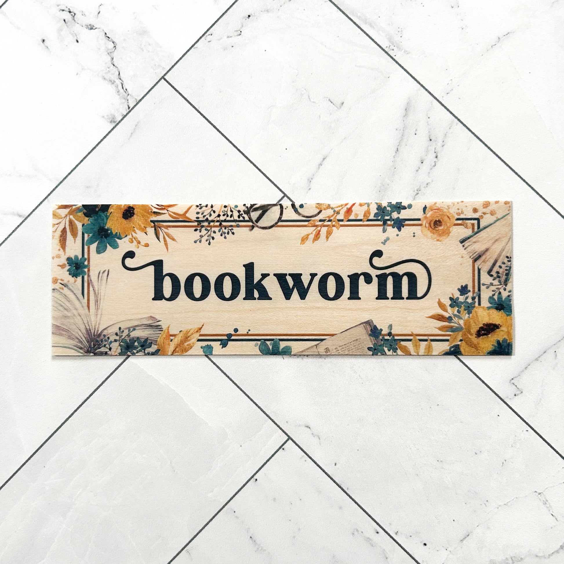 Bookworm wooden bookmark | Sturdy woodmark for readers 